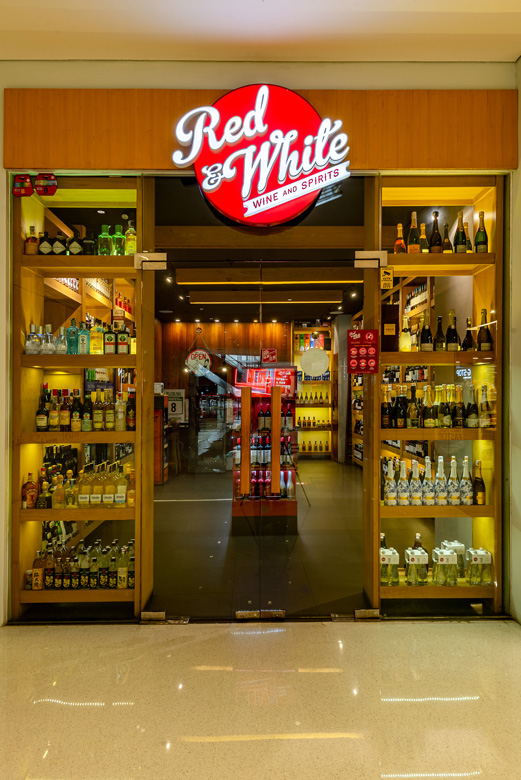 Red & White South Quarter - Liquor Store