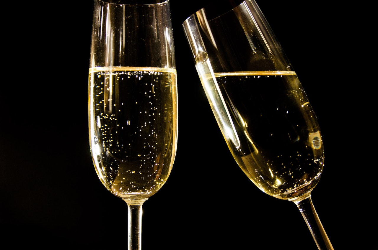 Differentiating Sparkling Wine and Champagne