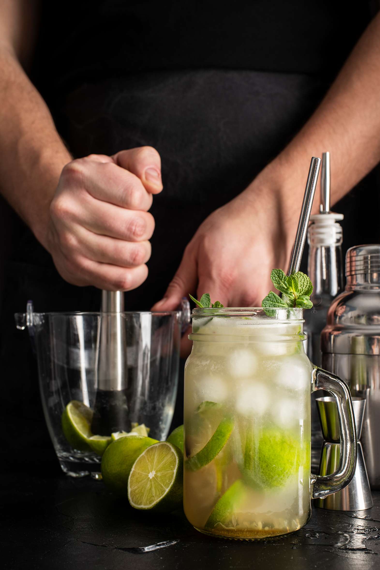 Unlocking Flavor Magic The Art of Muddling in Mixology