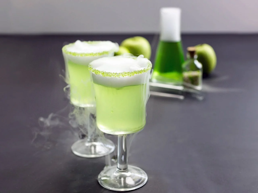Poison Apple Cocktail ide halloween drinks